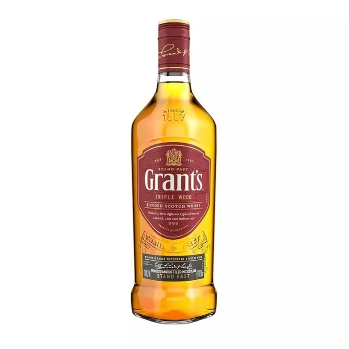 Whisky Grants Triple Wood - botella completa de frente