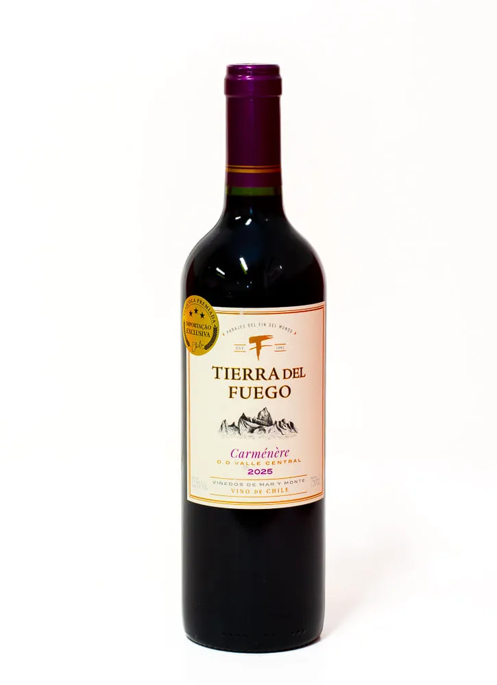Vino Tierra De Fuego Varietal Carmenere - botella completa de frente
