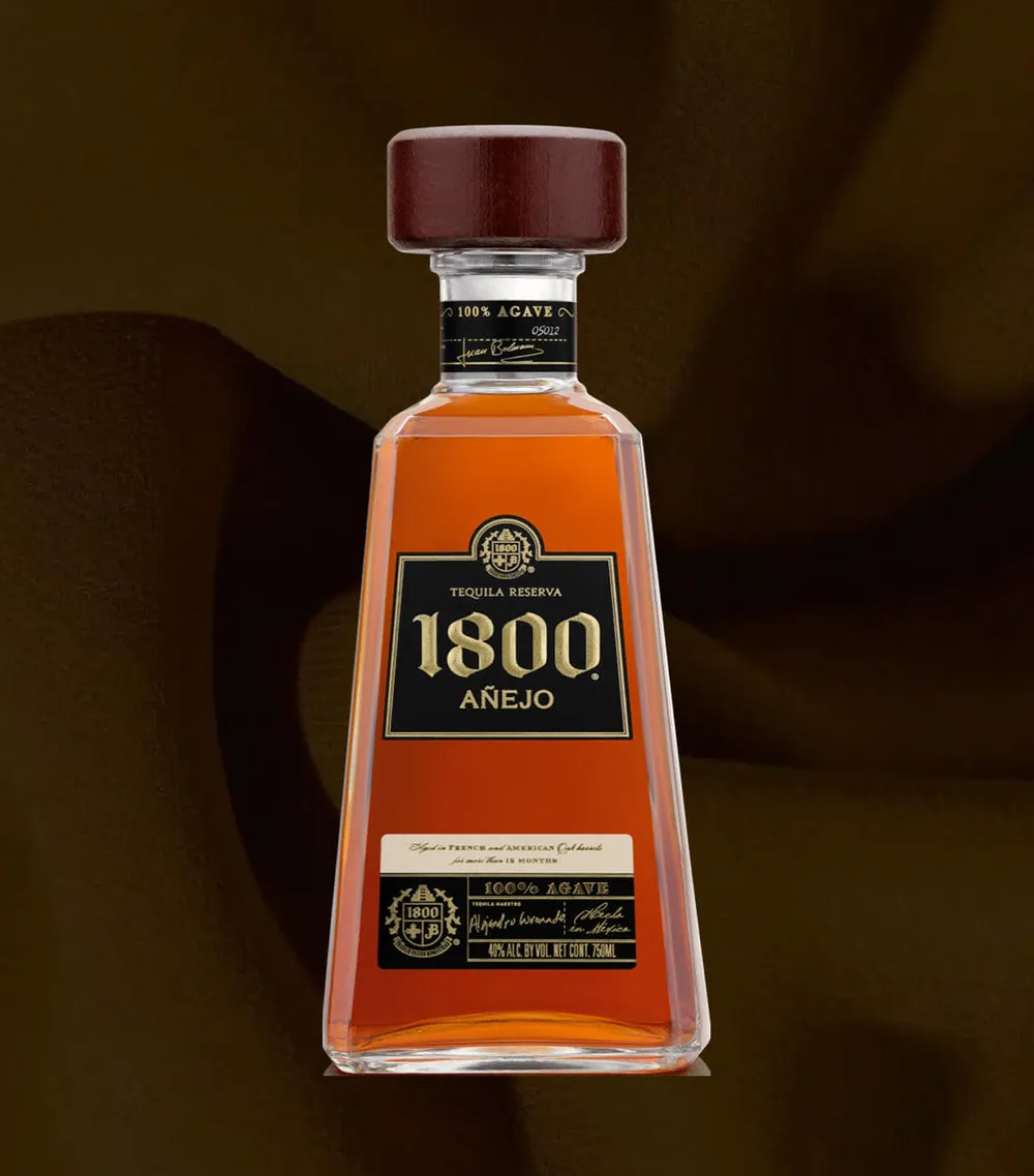 Tequila Jose Cuervo Anejo 1800 - botella completa de frente