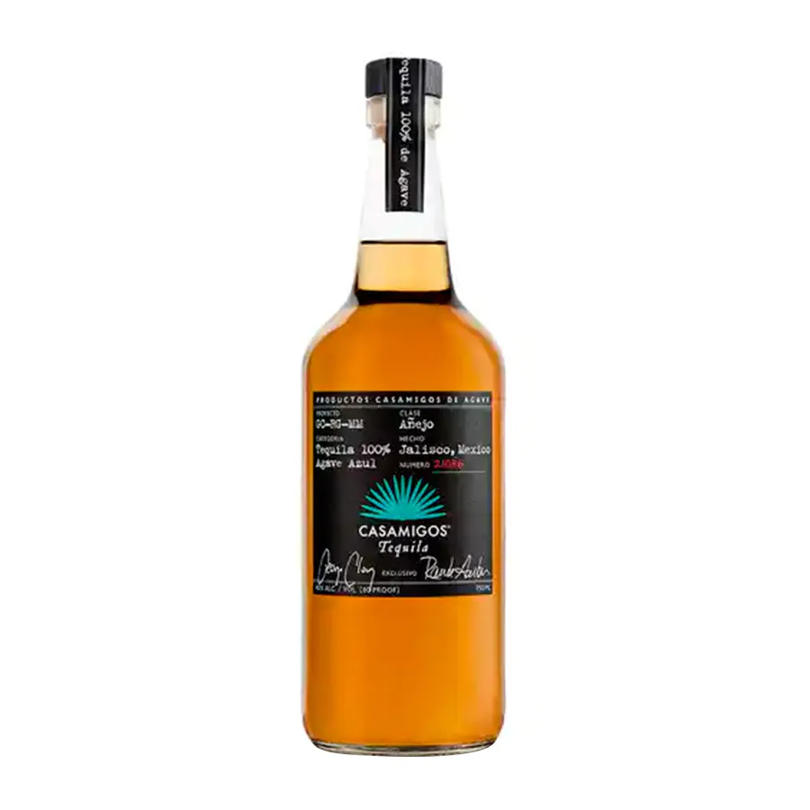 Tequila Casamigos añejo - botella completa de frente