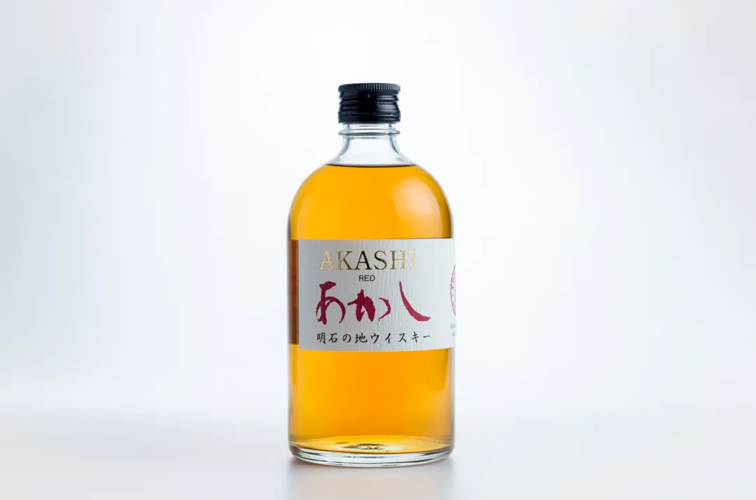 Whisky Japones Akashi Red - botella completa de frente