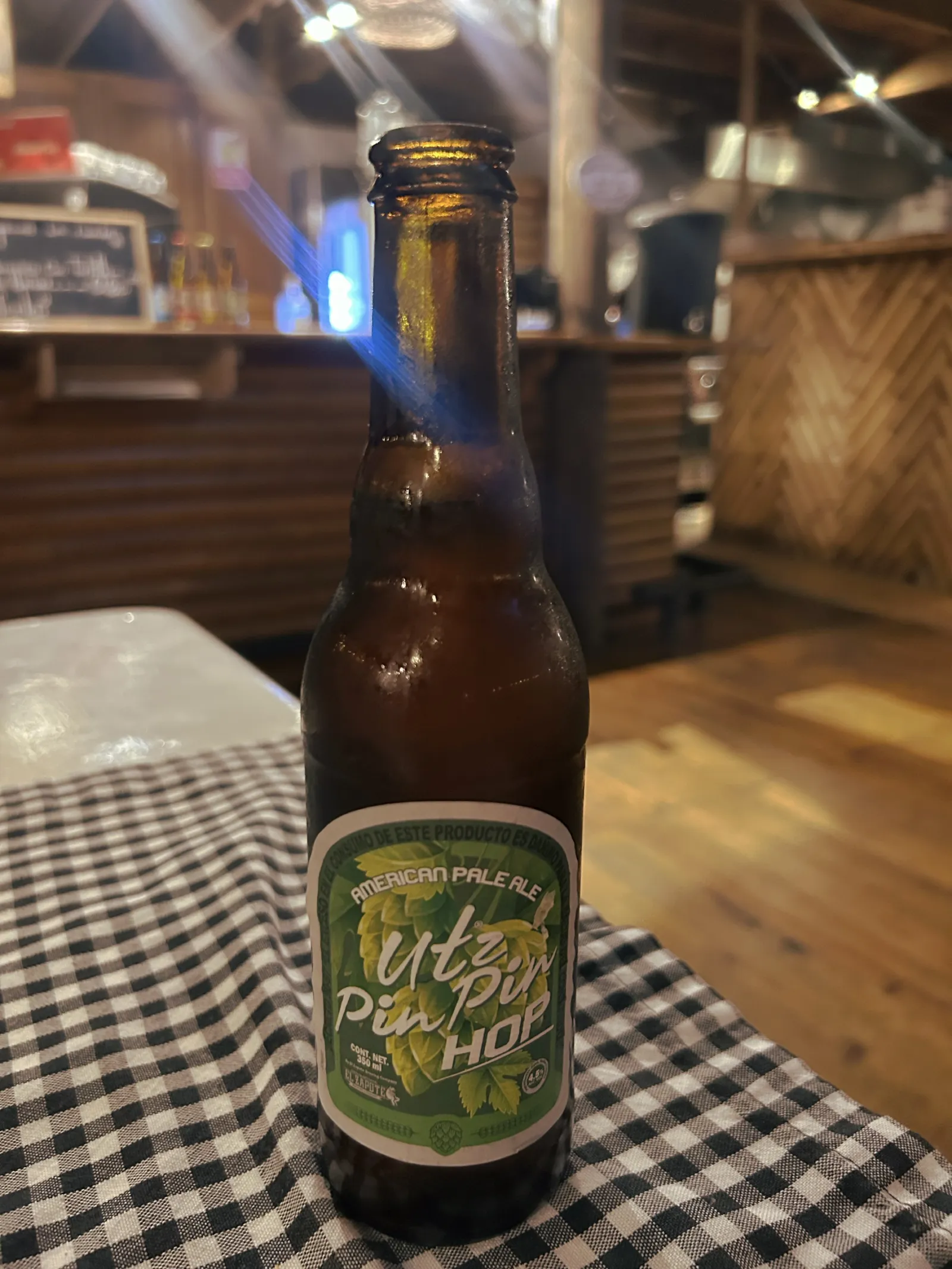 Cerveza El Zapote Utz Pin Pin Hop - botella completa de frente